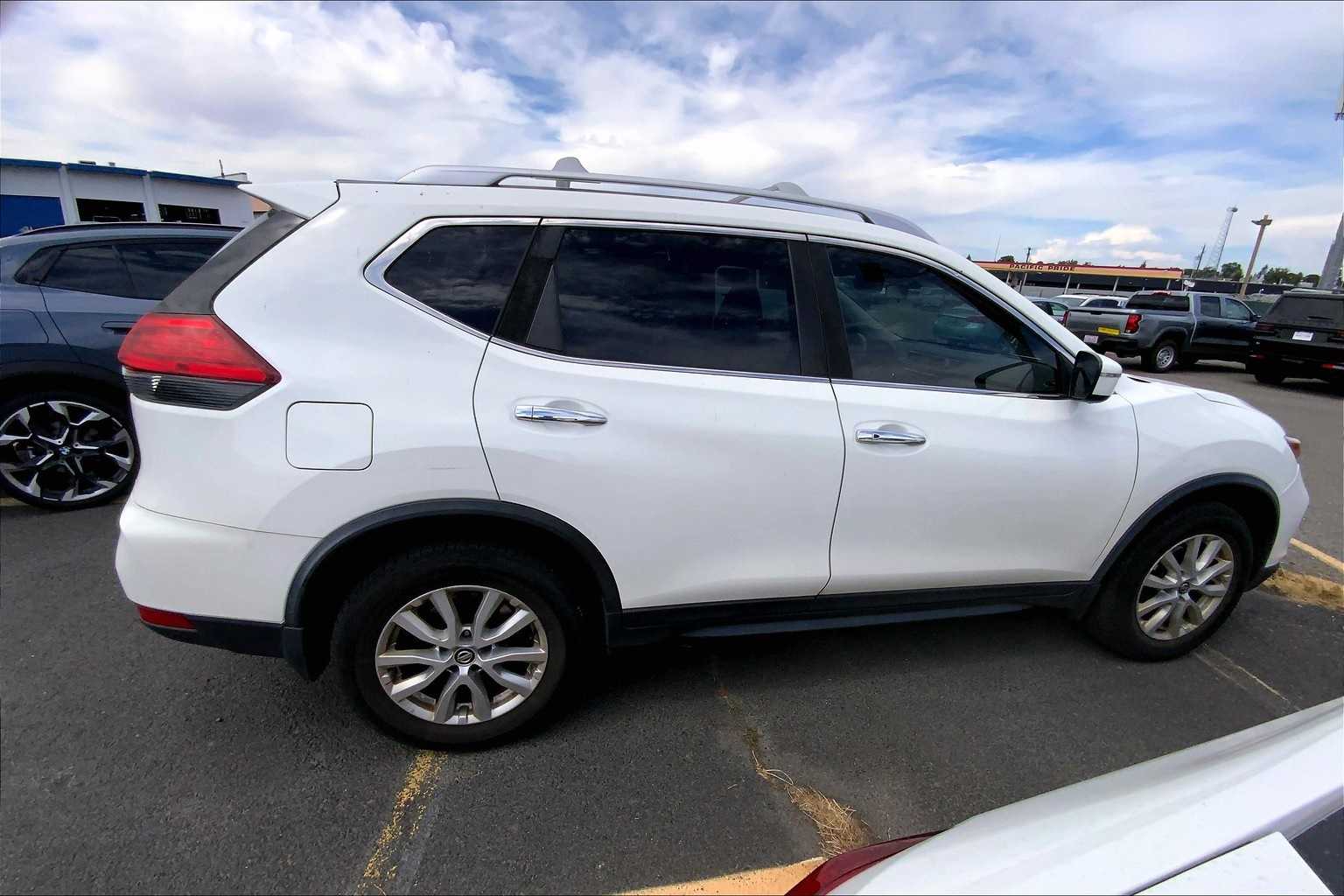 Thumbnail: 2017 Nissan Rogue - 9