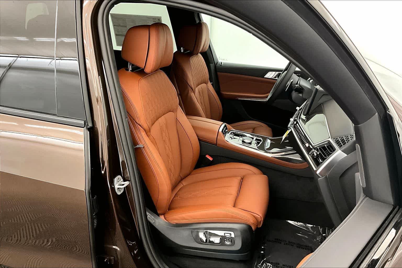 Thumbnail: 2026 BMW X7 - 14