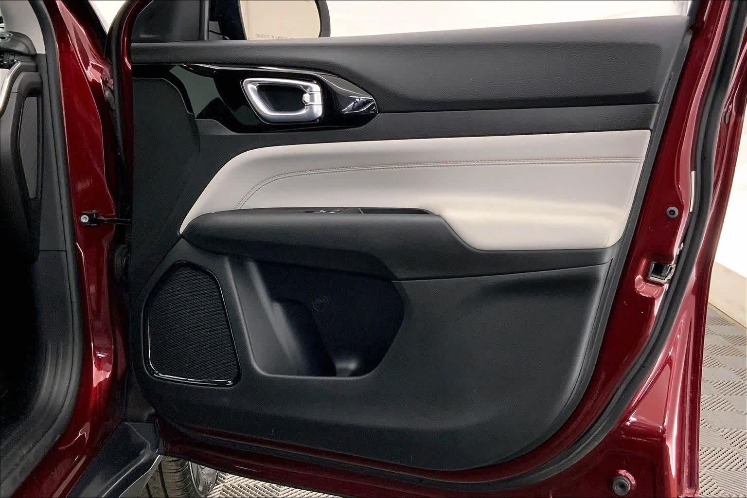 Thumbnail: 2022 Jeep Compass - 28