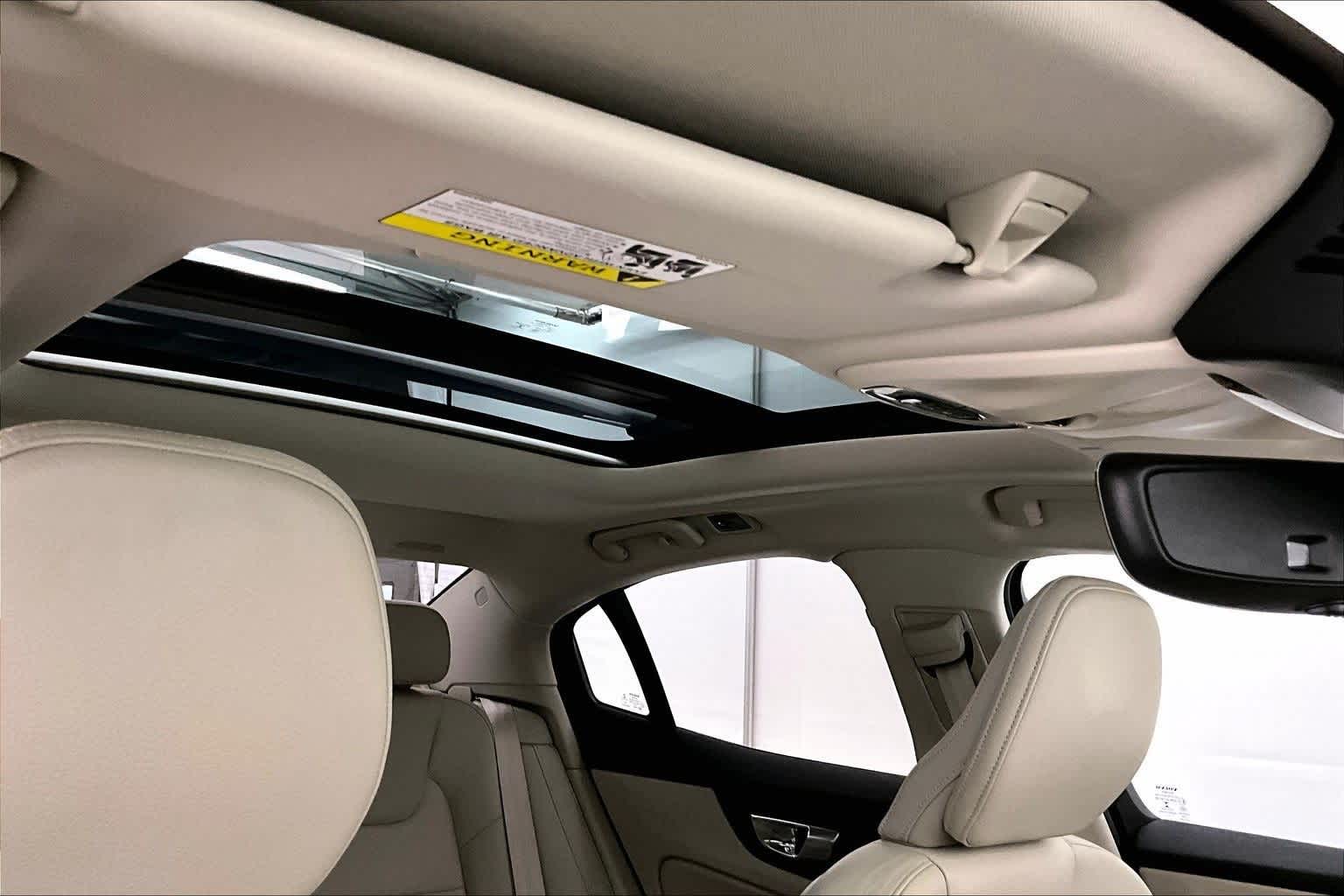 Thumbnail: 2022 Volvo S60 - 30