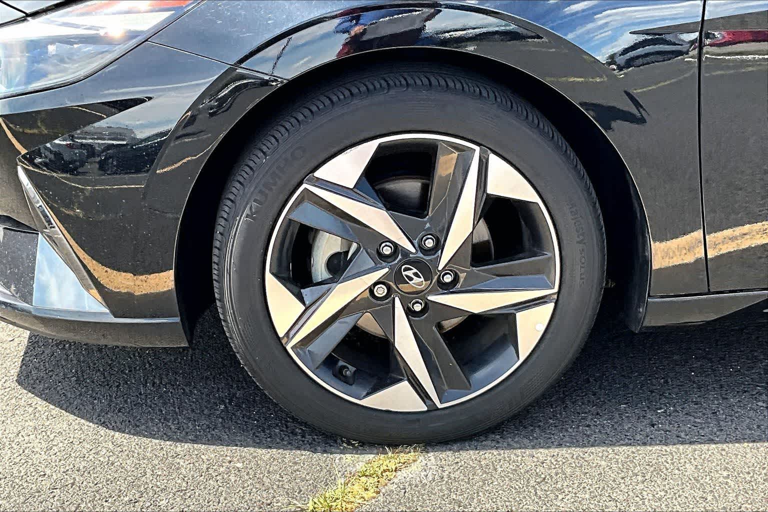 Thumbnail: 2023 Hyundai Elantra - 8