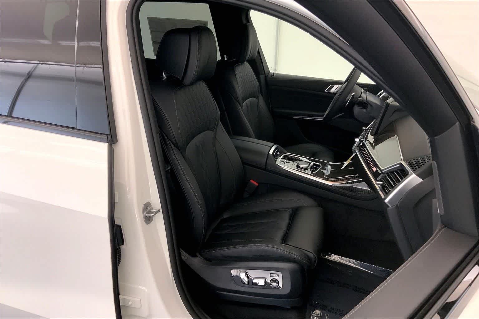 Thumbnail: 2026 BMW X7 - 14