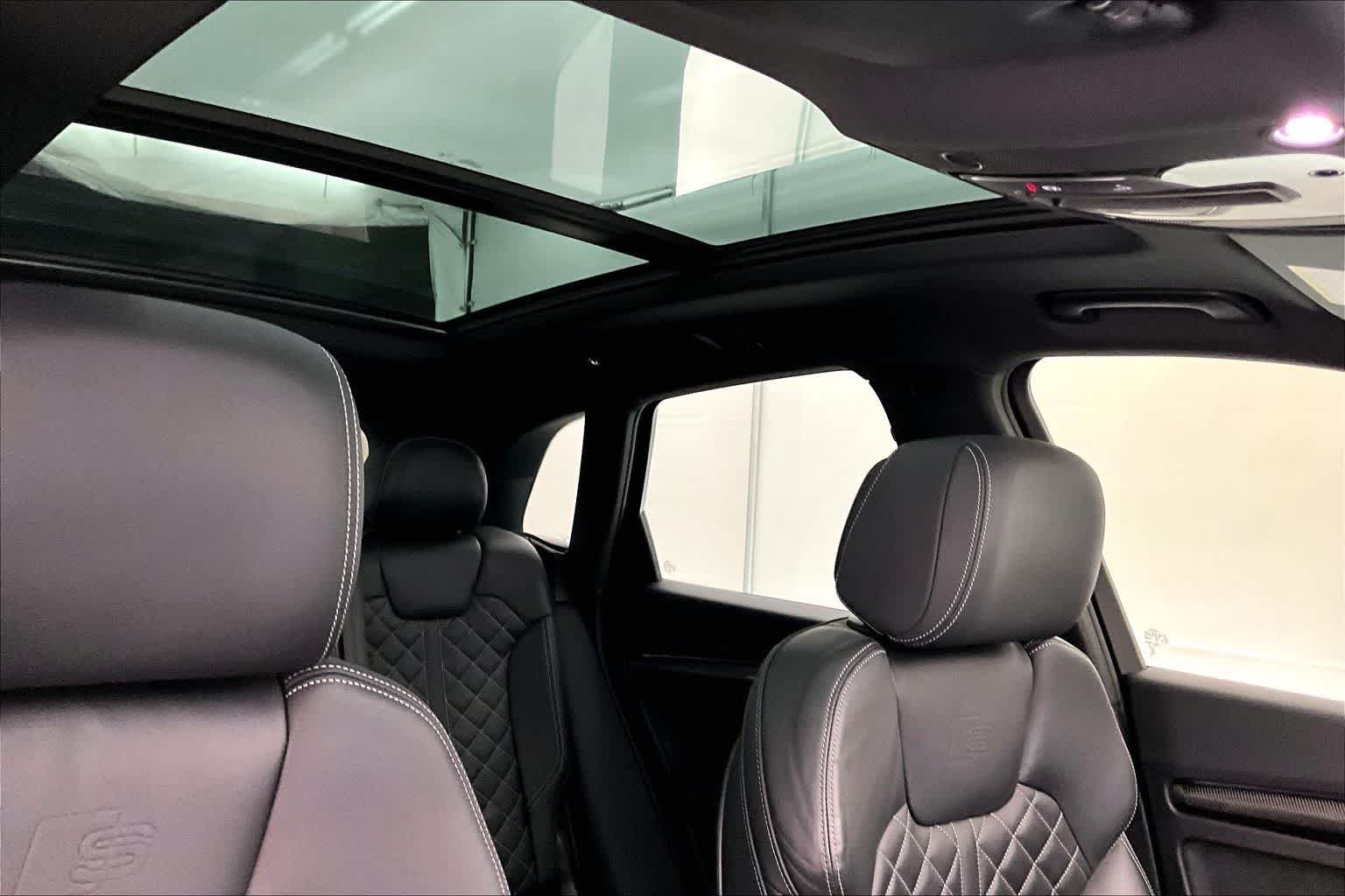 Thumbnail: 2024 Audi SQ5 - 30