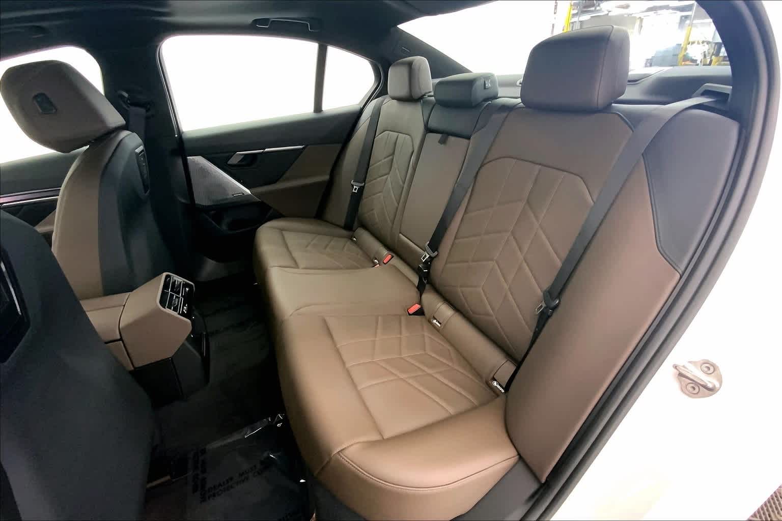 Thumbnail: 2024 BMW i5 - 13