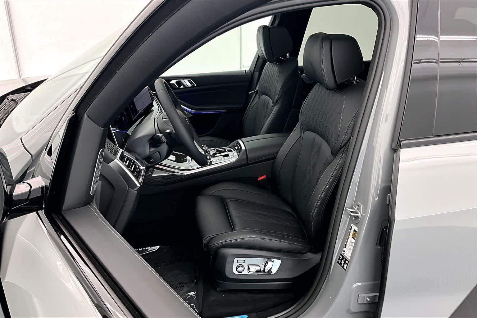 Thumbnail: 2026 BMW X7 - 9