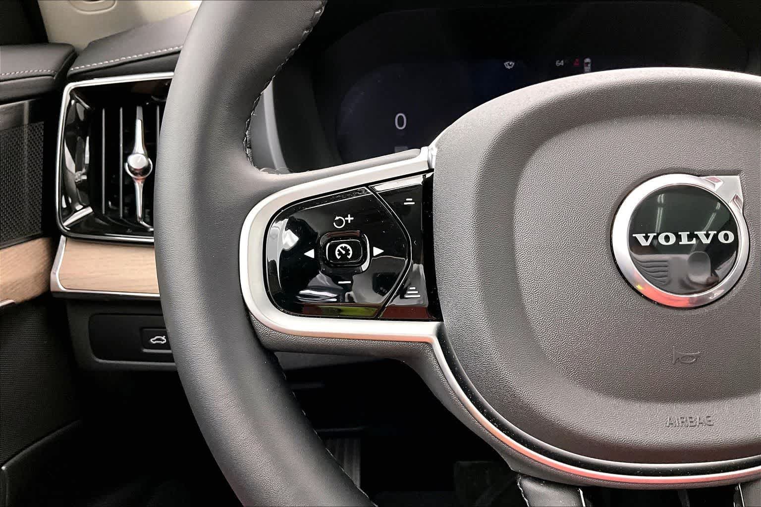 Thumbnail: 2025 Volvo XC90 - 24