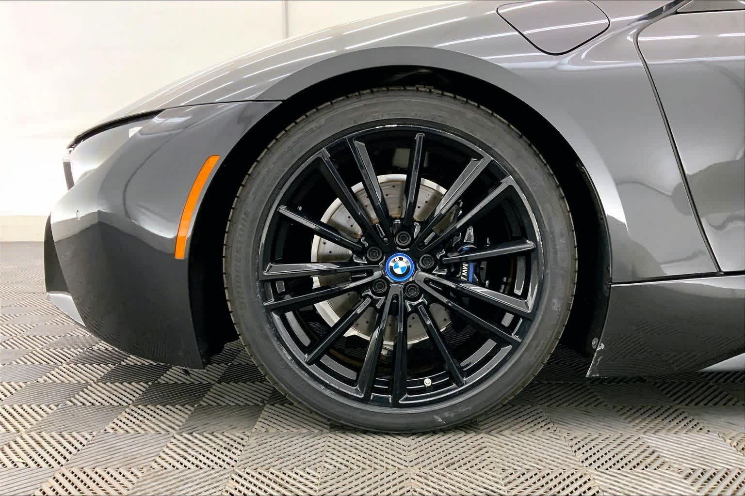 Thumbnail: 2019 BMW  - 8