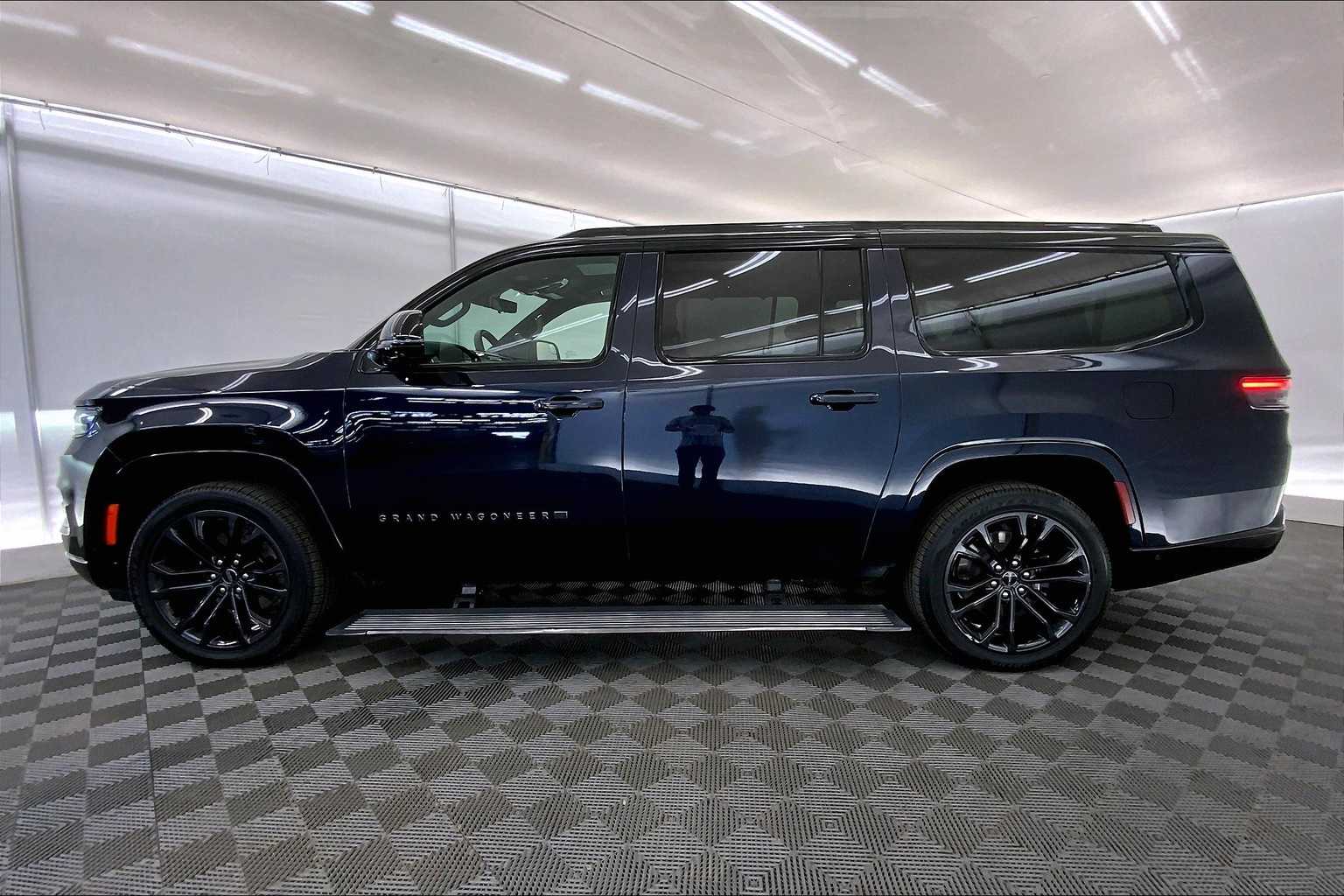 Thumbnail: 2024 Jeep Grand Wagoneer L - 3