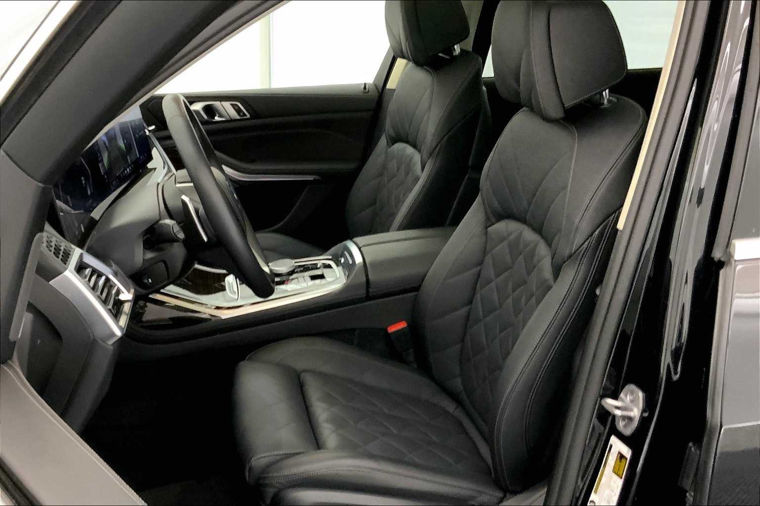 Thumbnail: 2024 BMW X7 - 11