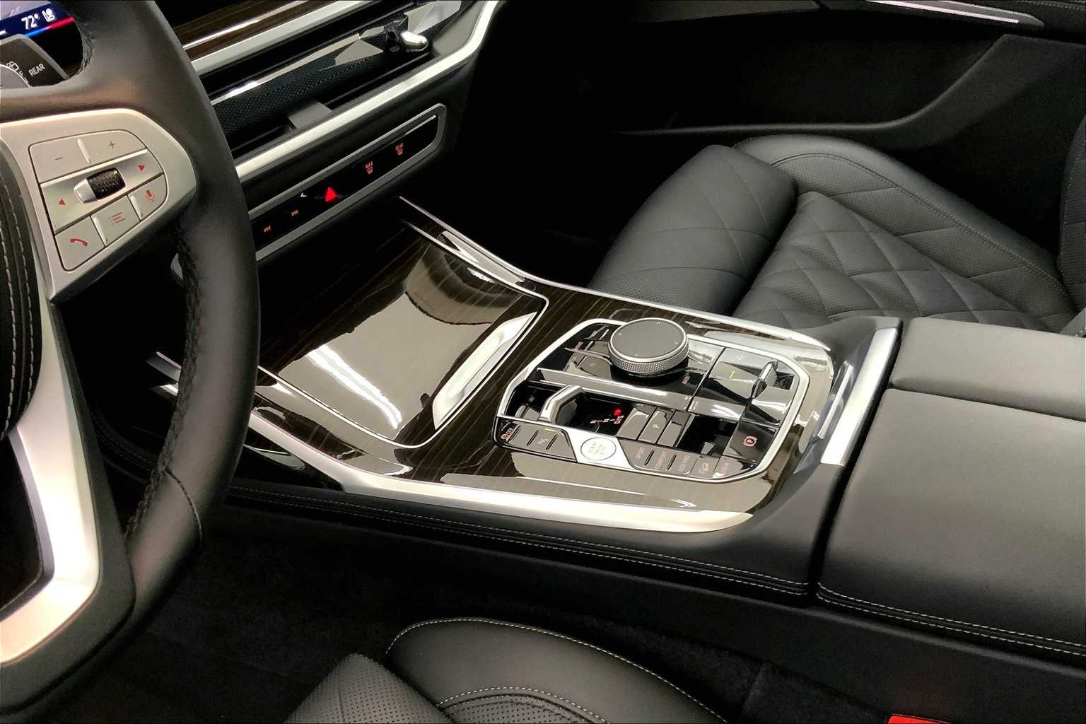 Thumbnail: 2024 BMW X7 - 16