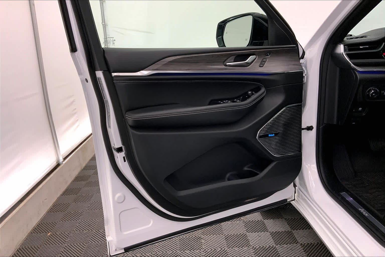 Thumbnail: 2024 Jeep Grand Cherokee - 27