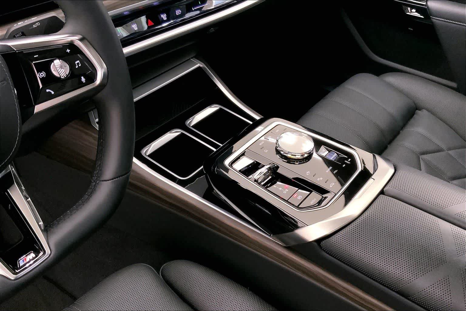 Thumbnail: 2023 BMW i7 - 16