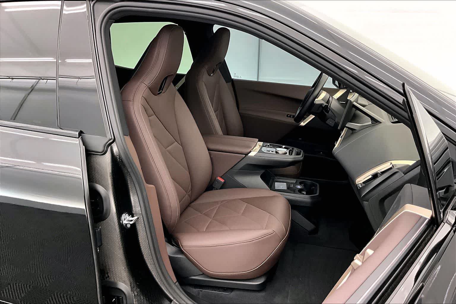 Thumbnail: 2025 BMW iX - 12