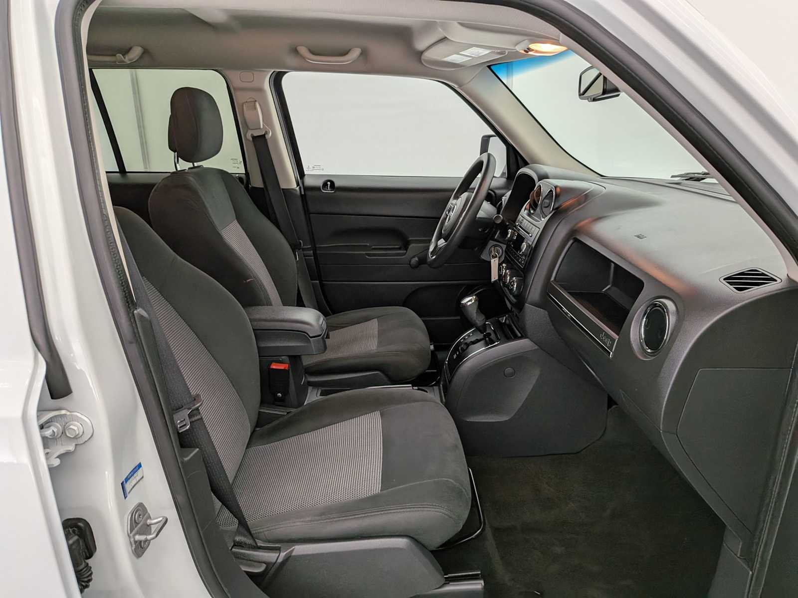 Thumbnail: 2016 Jeep Patriot - 21