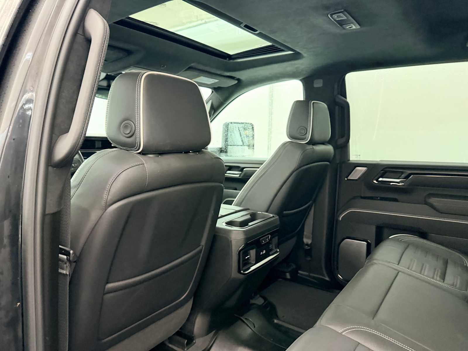 Thumbnail: 2024 GMC Sierra 2500 - 18