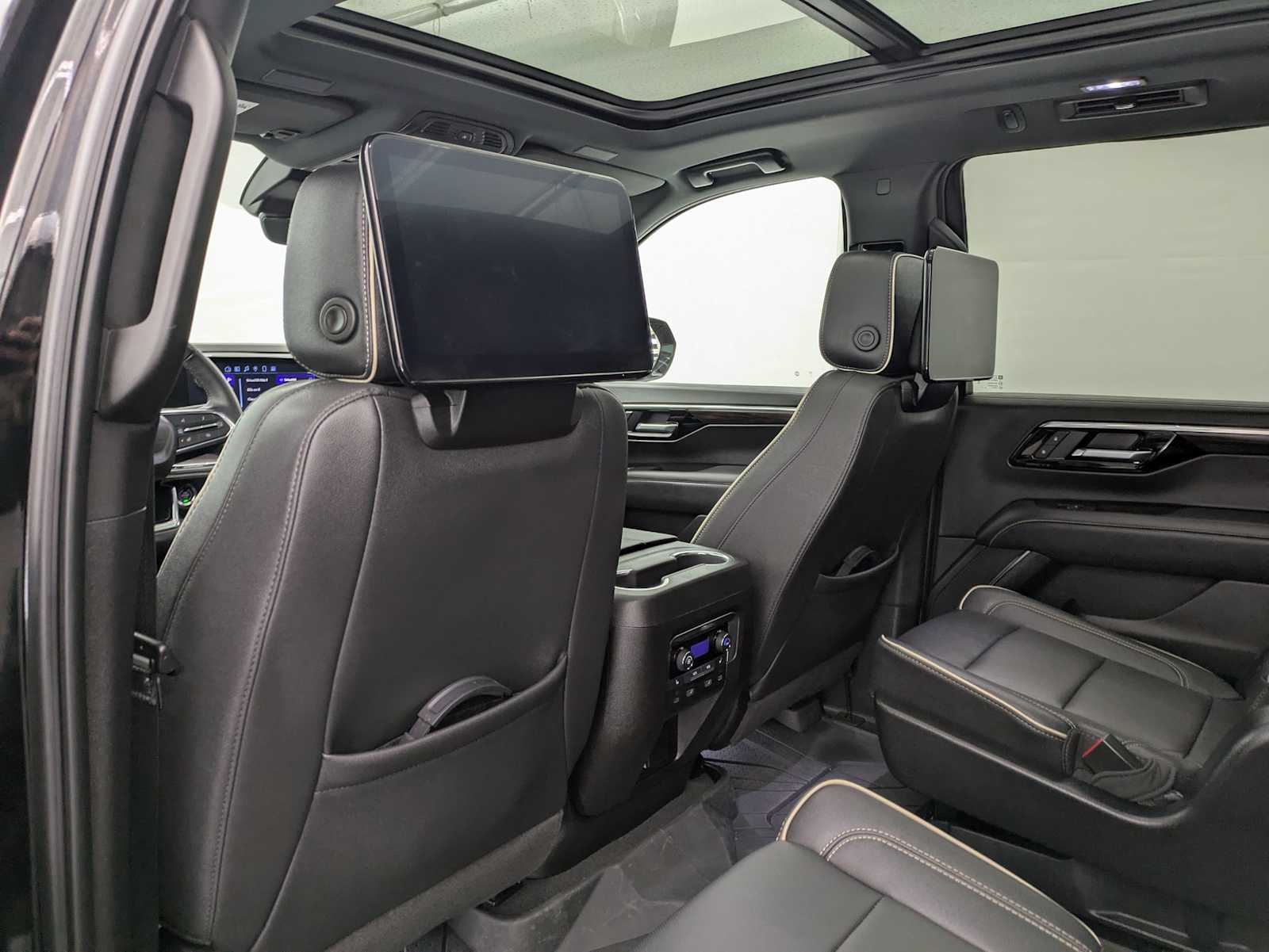 Thumbnail: 2025 Chevrolet Tahoe - 19