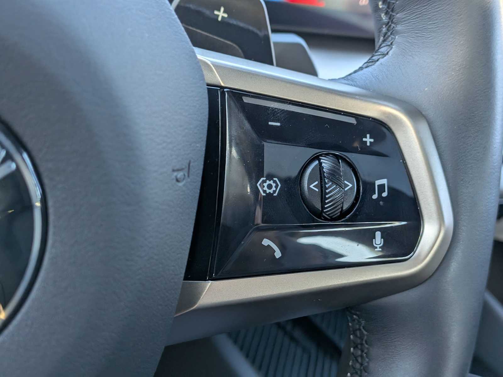 Thumbnail: 2024 BMW 5 Series - 26