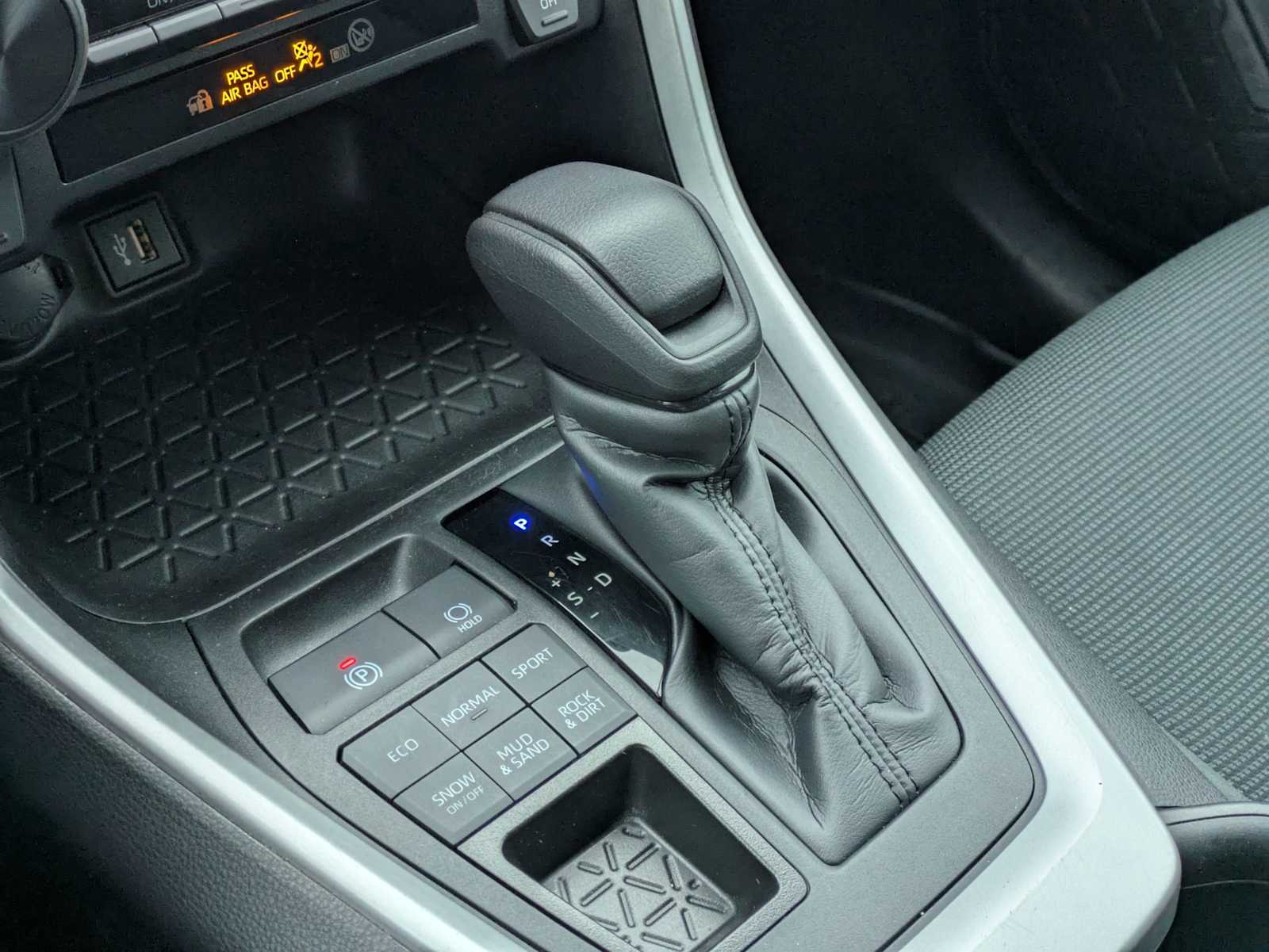 Thumbnail: 2024 Toyota RAV4 - 31