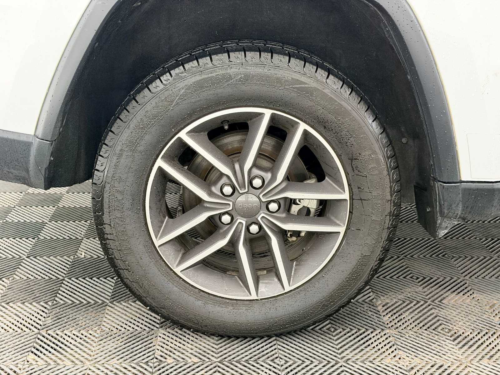 Thumbnail: 2021 Jeep Grand Cherokee - 14