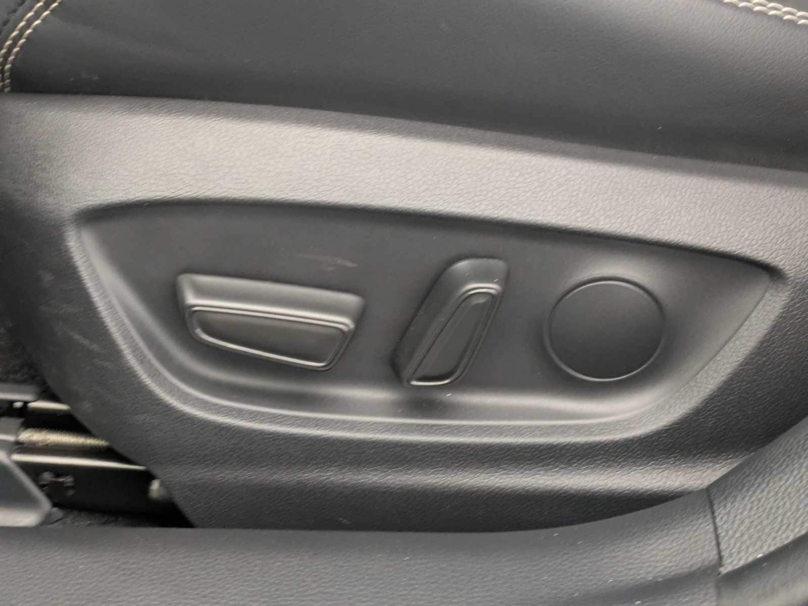 Thumbnail: 2025 Toyota Corolla - 18