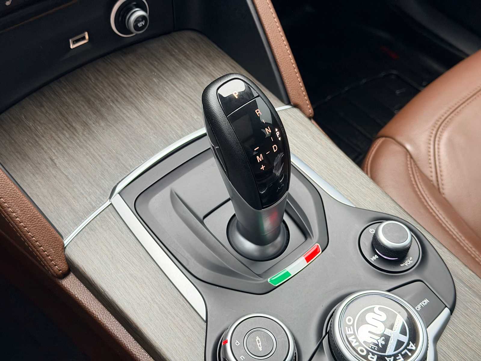 Thumbnail: 2018 Alfa Romeo Stelvio - 32