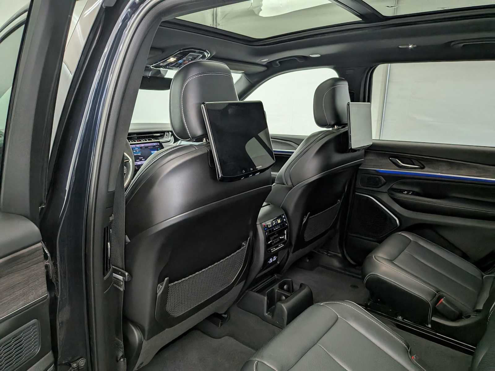 Thumbnail: 2024 Jeep Grand Cherokee L - 20