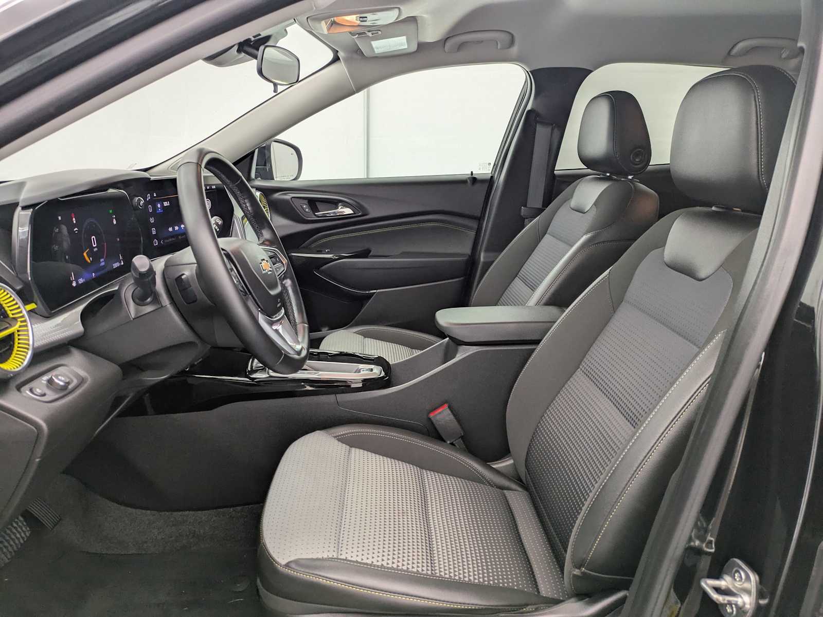 Thumbnail: 2024 Chevrolet Trax - 17