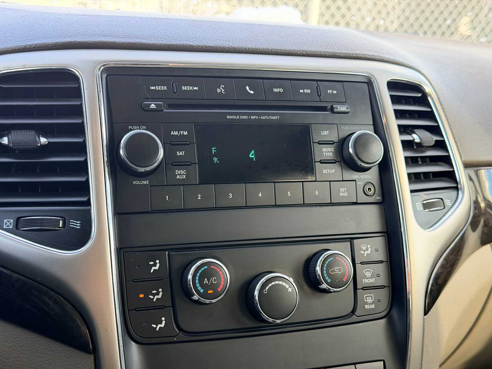 Thumbnail: 2012 Jeep Grand Cherokee - 27