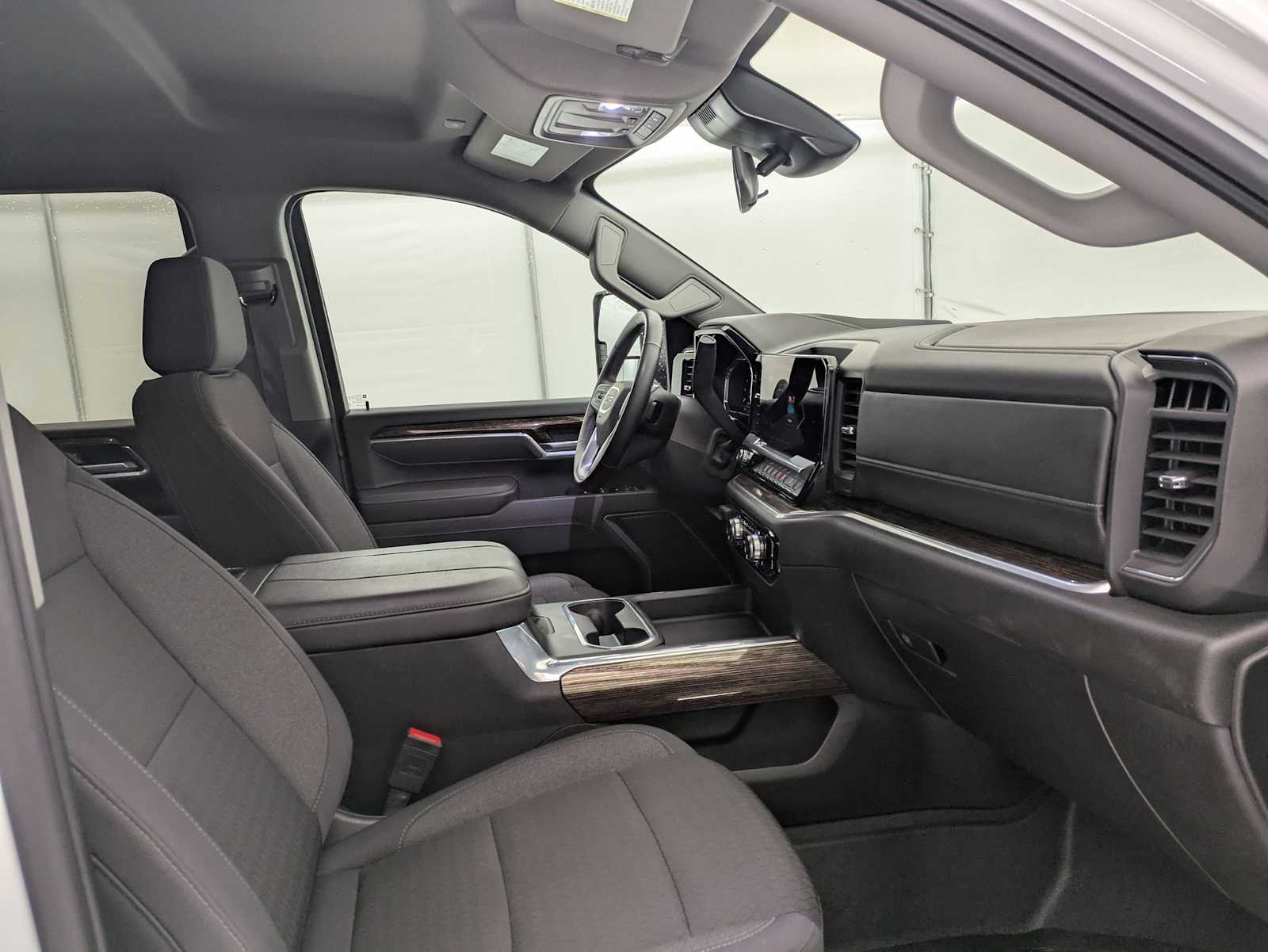 Thumbnail: 2025 GMC Sierra 3500 - 23