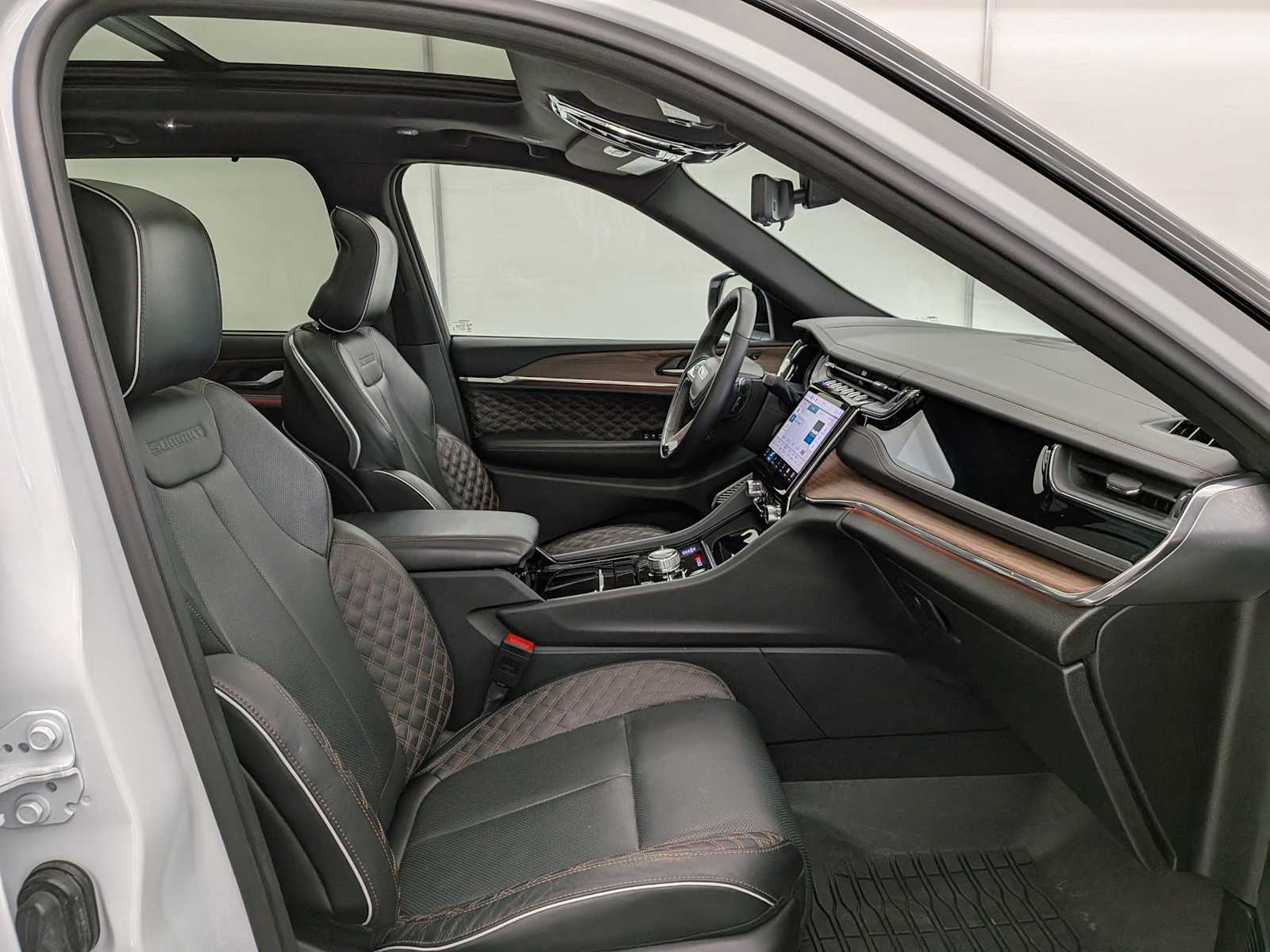 Thumbnail: 2023 Jeep Grand Cherokee - 24