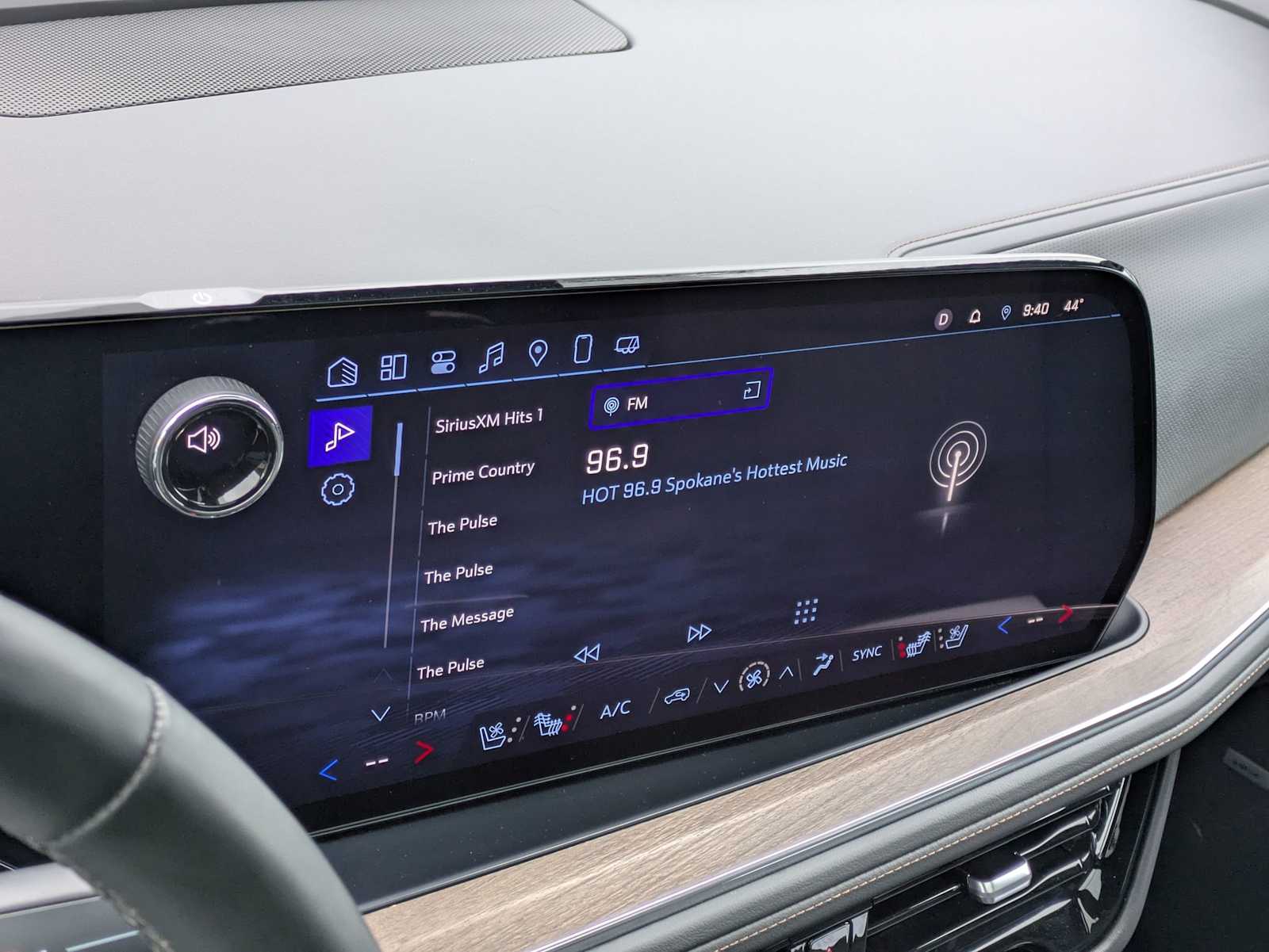 Thumbnail: 2025 Chevrolet Suburban - 31