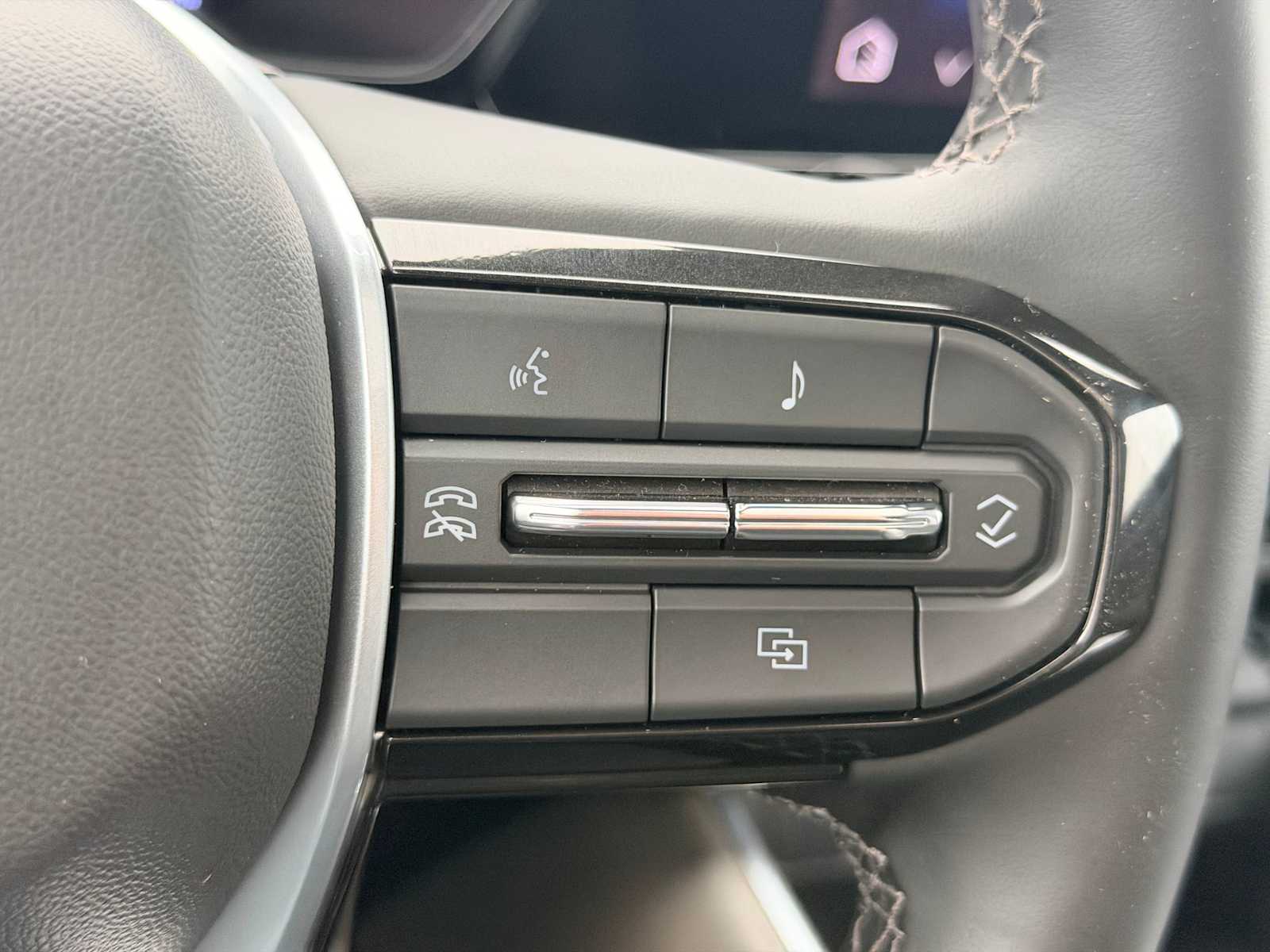 Thumbnail: 2024 Chevrolet Colorado - 25