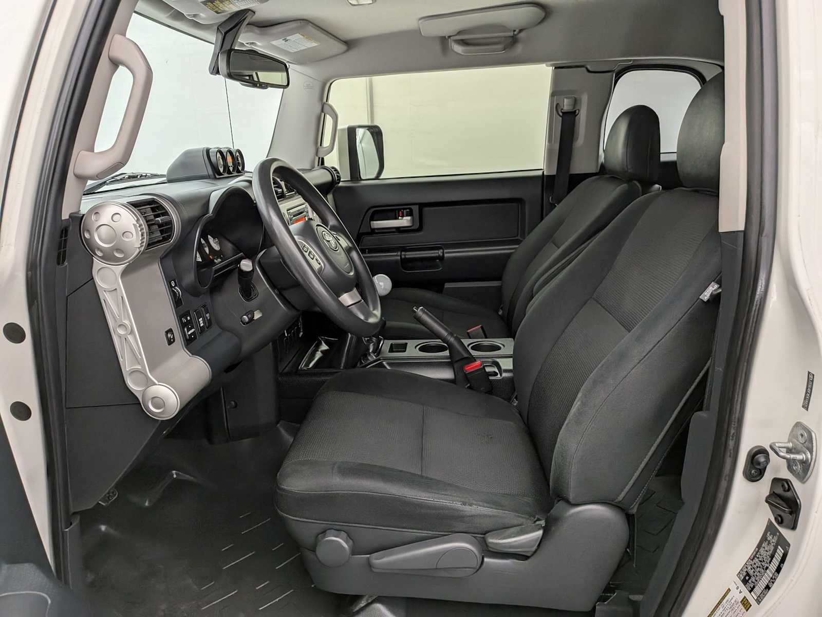 Thumbnail: 2014 Toyota FJ Cruiser - 17