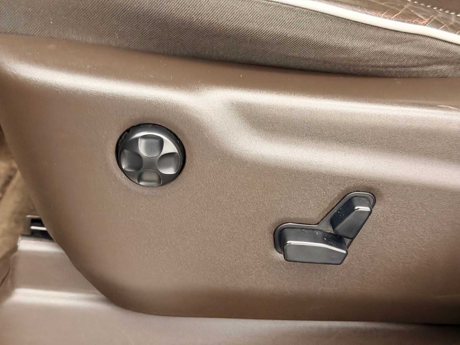 Thumbnail: 2018 Jeep Grand Cherokee - 18