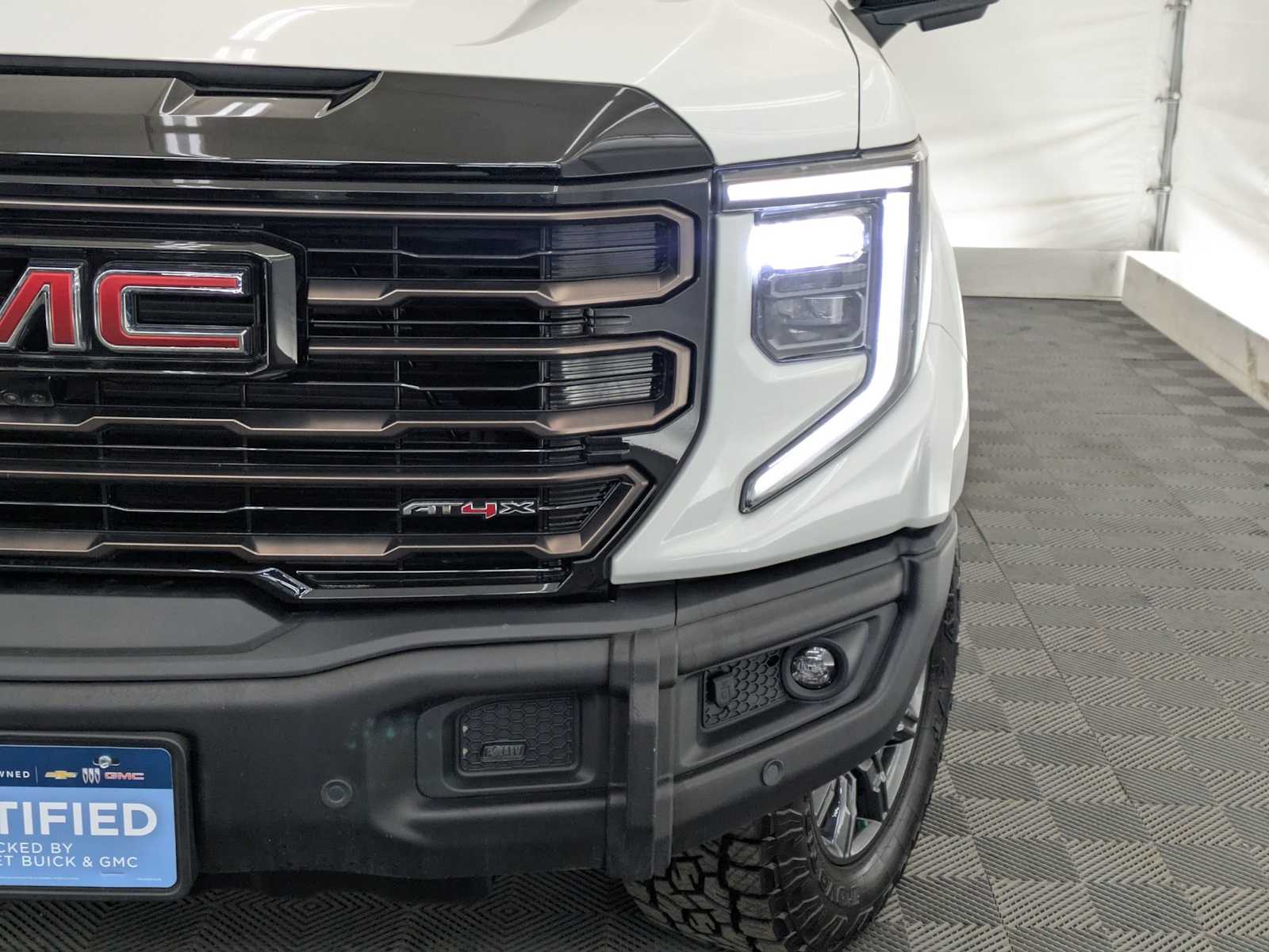 2025 GMC Sierra 1500 AT4X 10