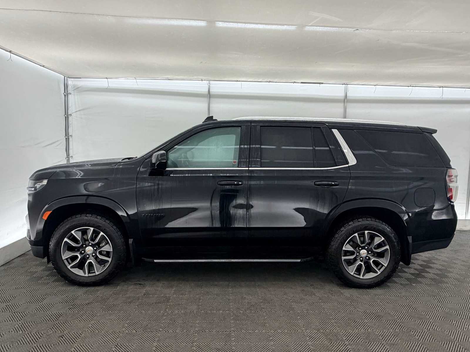 Thumbnail: 2024 Chevrolet Tahoe - 3