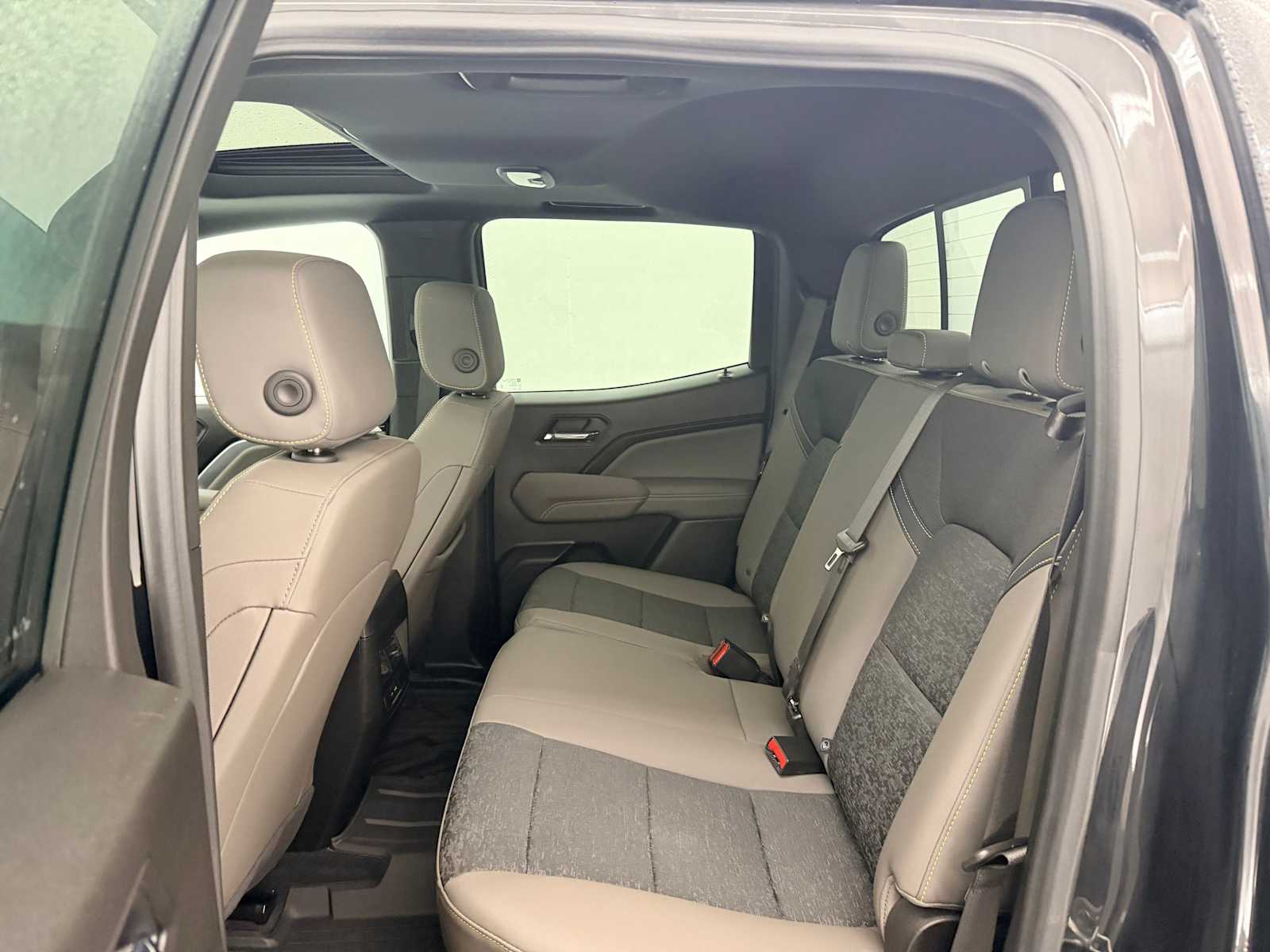 Thumbnail: 2024 Chevrolet Colorado - 20