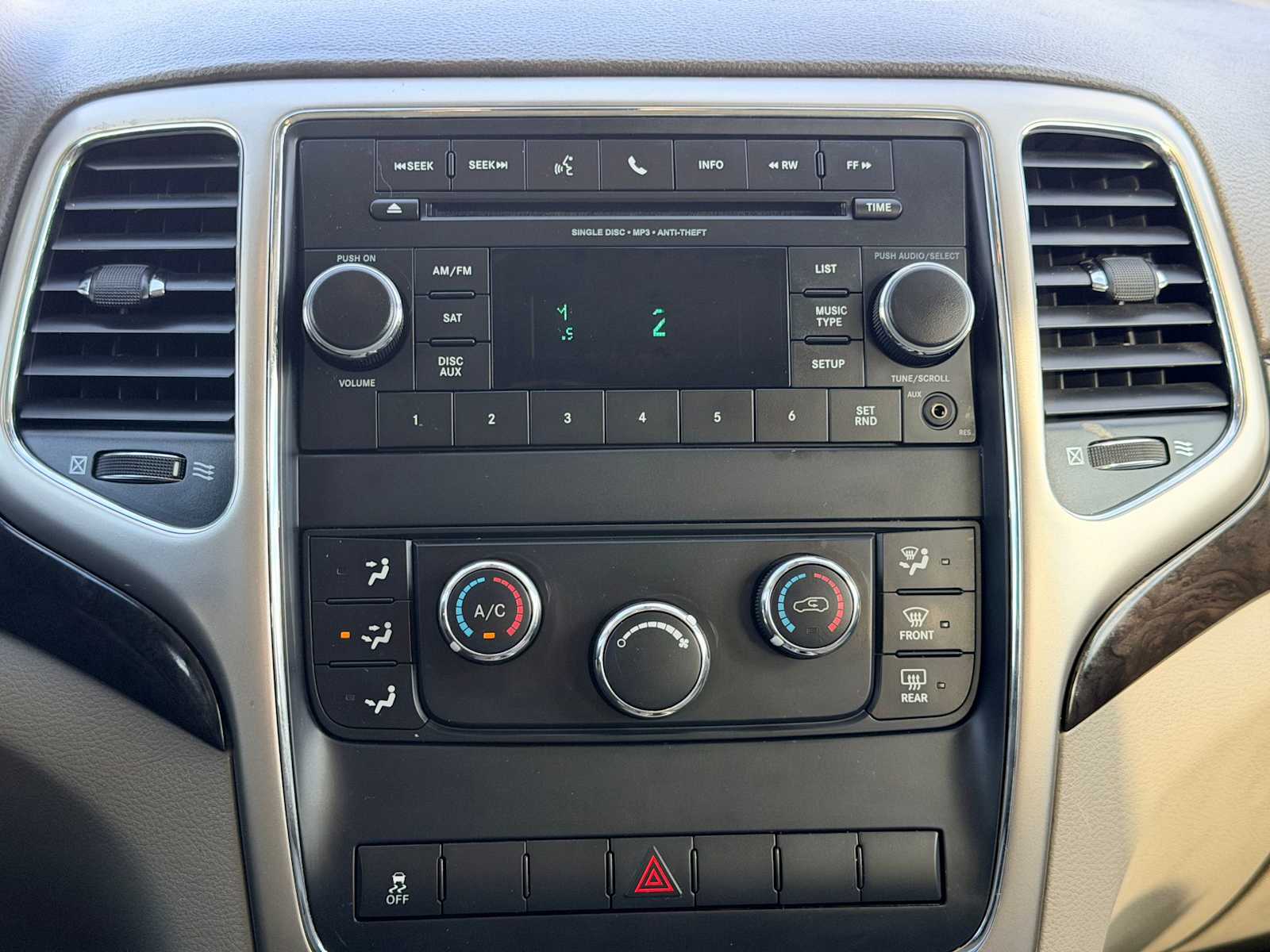 Thumbnail: 2012 Jeep Grand Cherokee - 26