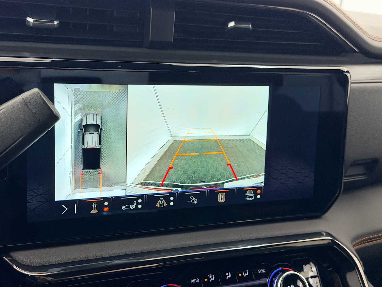 Thumbnail: 2024 GMC Sierra 3500 - 27