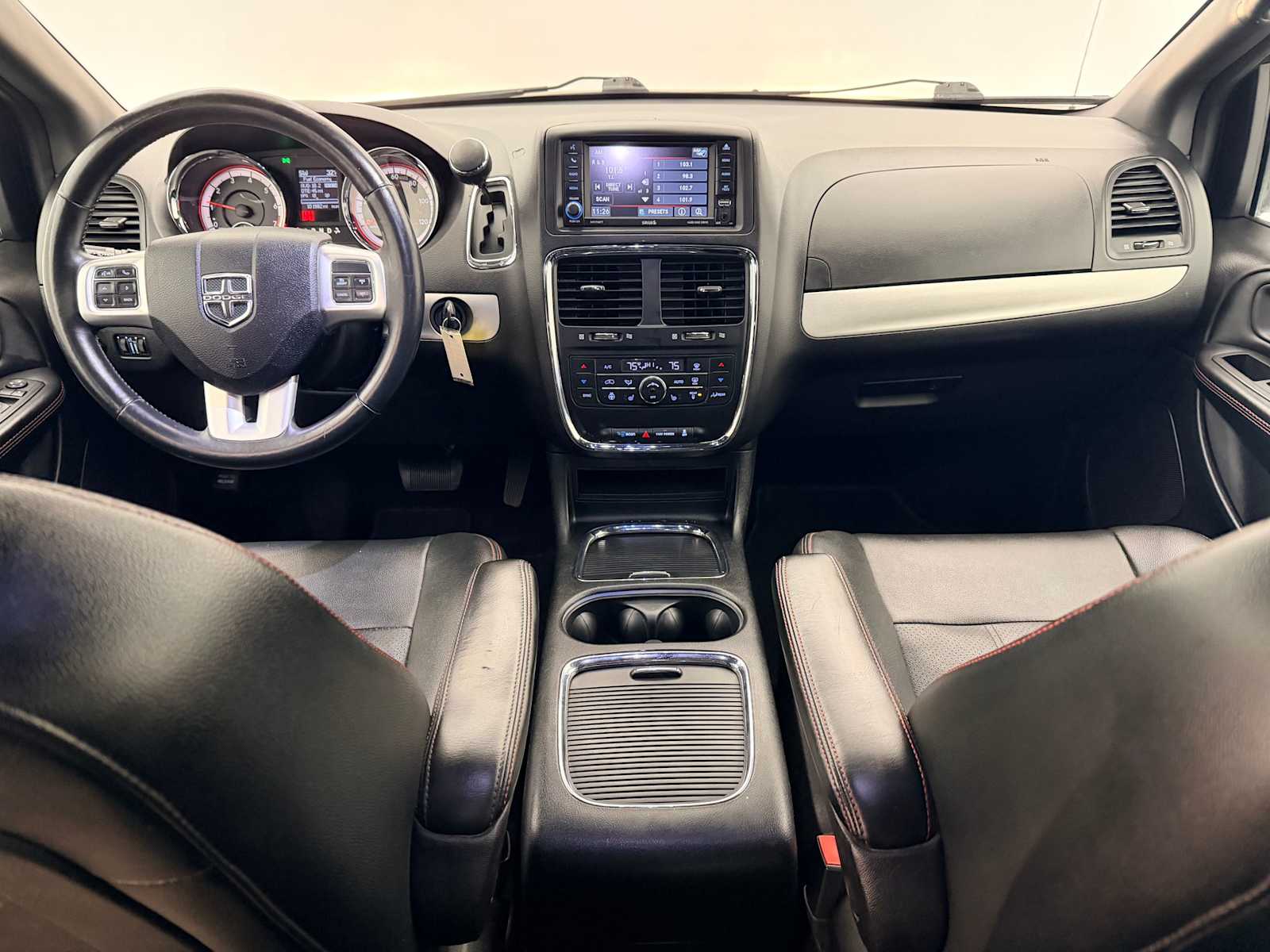 Thumbnail: 2017 Dodge Grand Caravan - 16