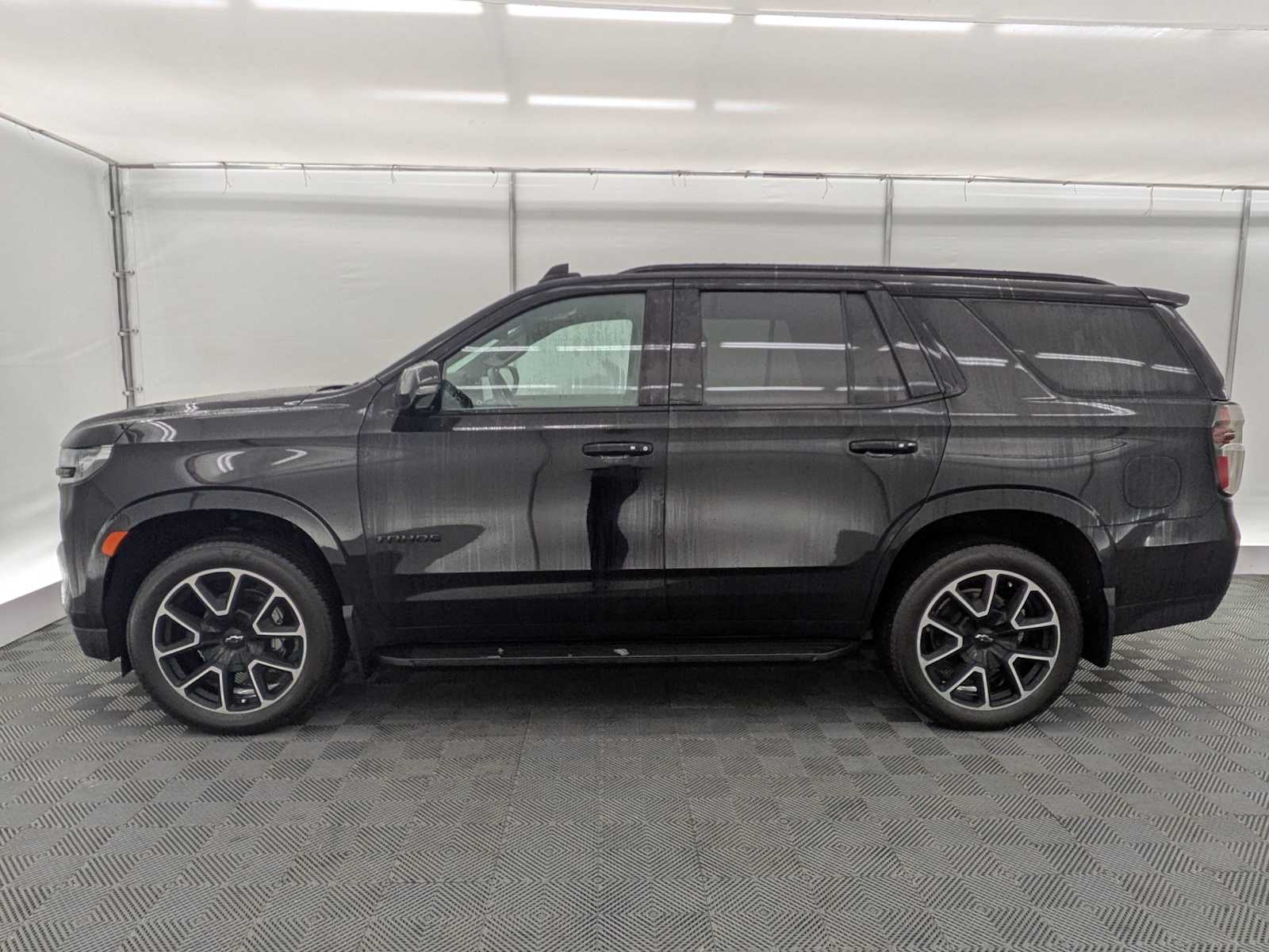 Thumbnail: 2023 Chevrolet Tahoe - 3