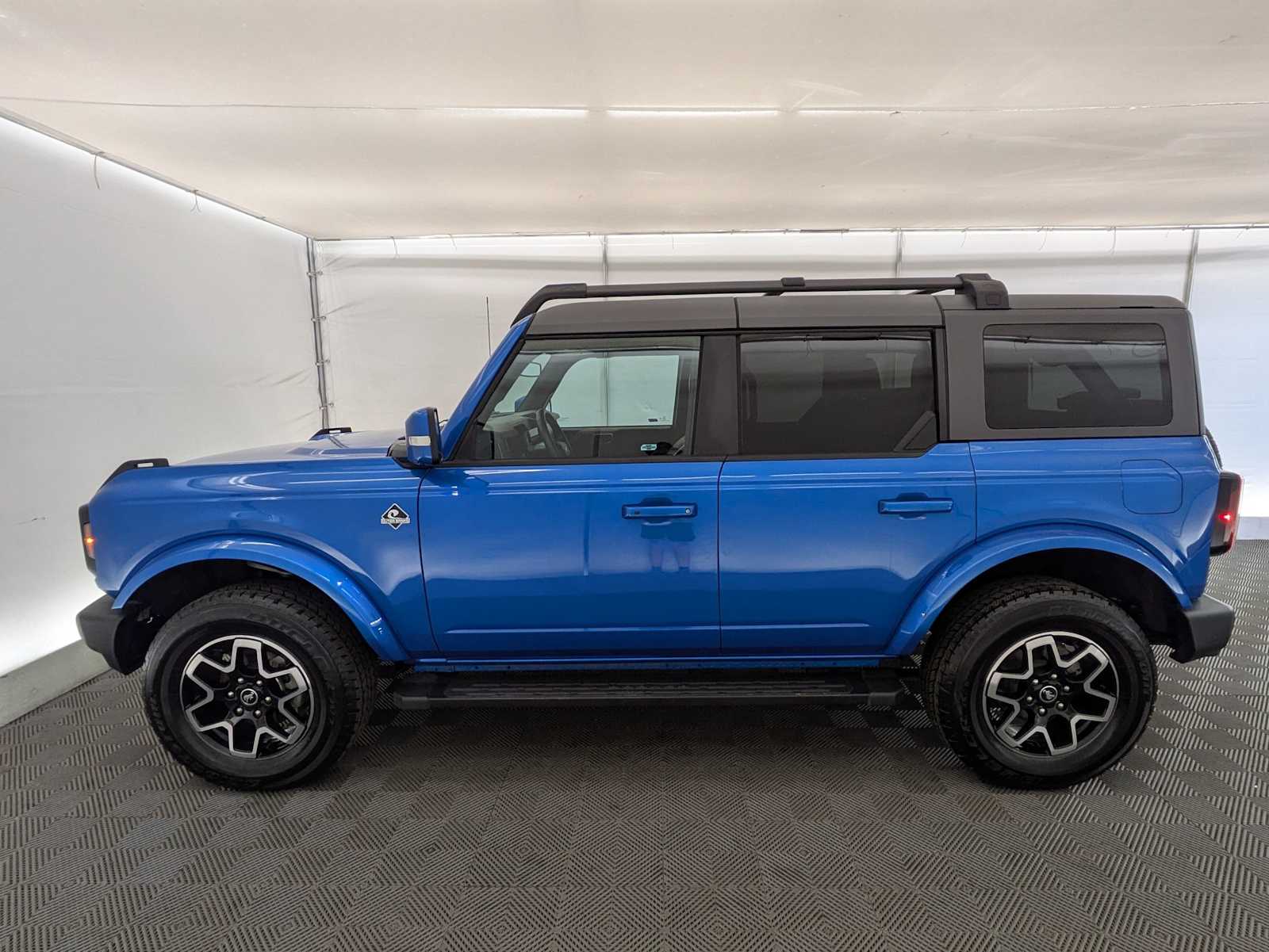 2024 Ford Bronco Outer Banks 3