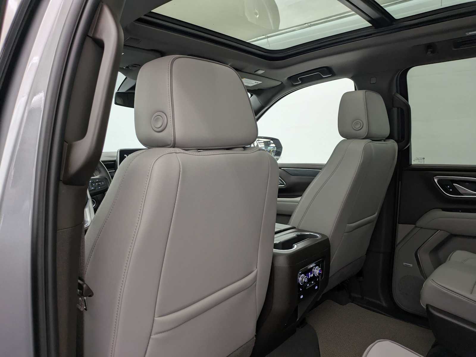 Thumbnail: 2024 GMC Yukon XL - 21