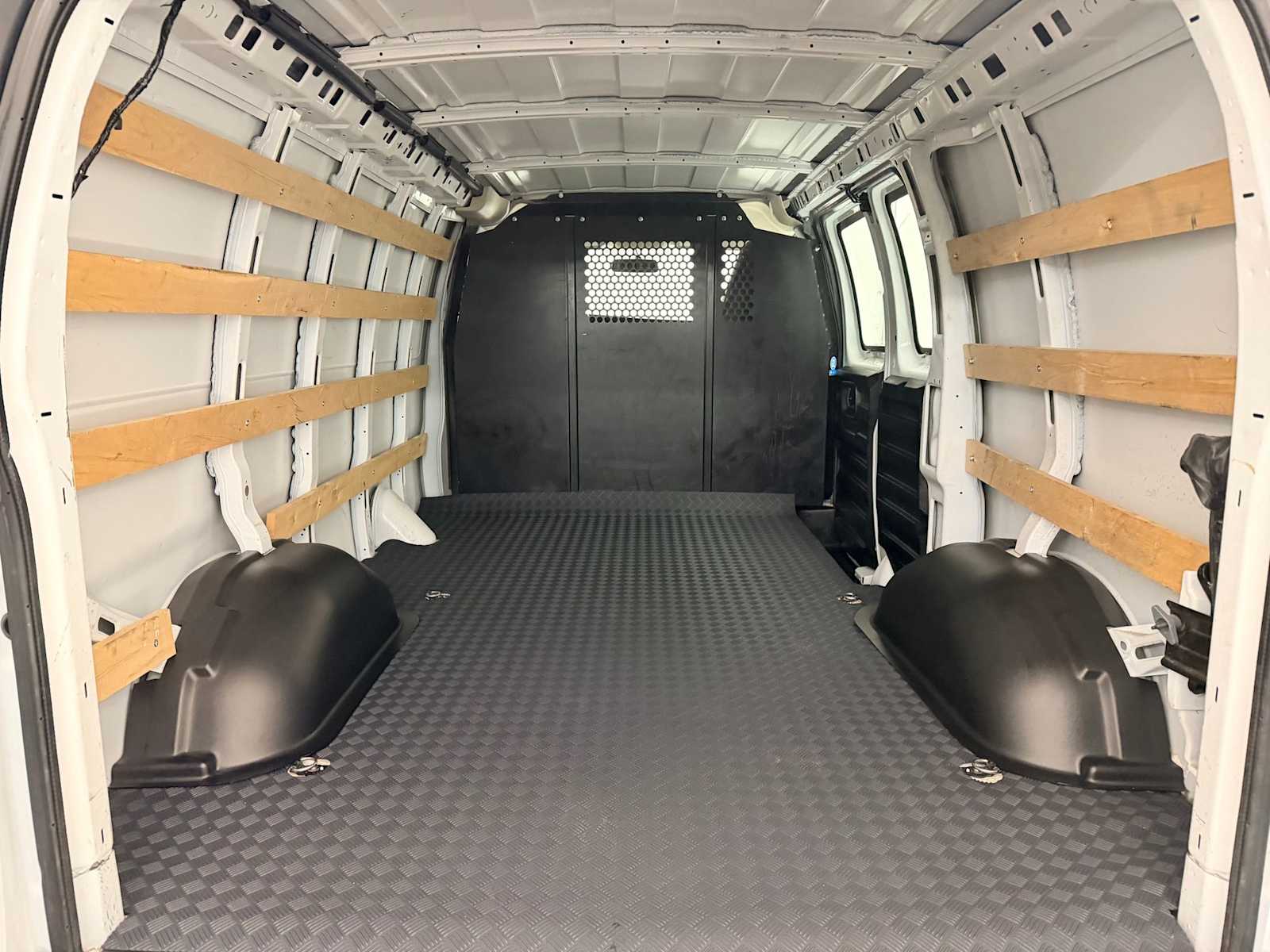 Thumbnail: 2024 GMC Savana - 27