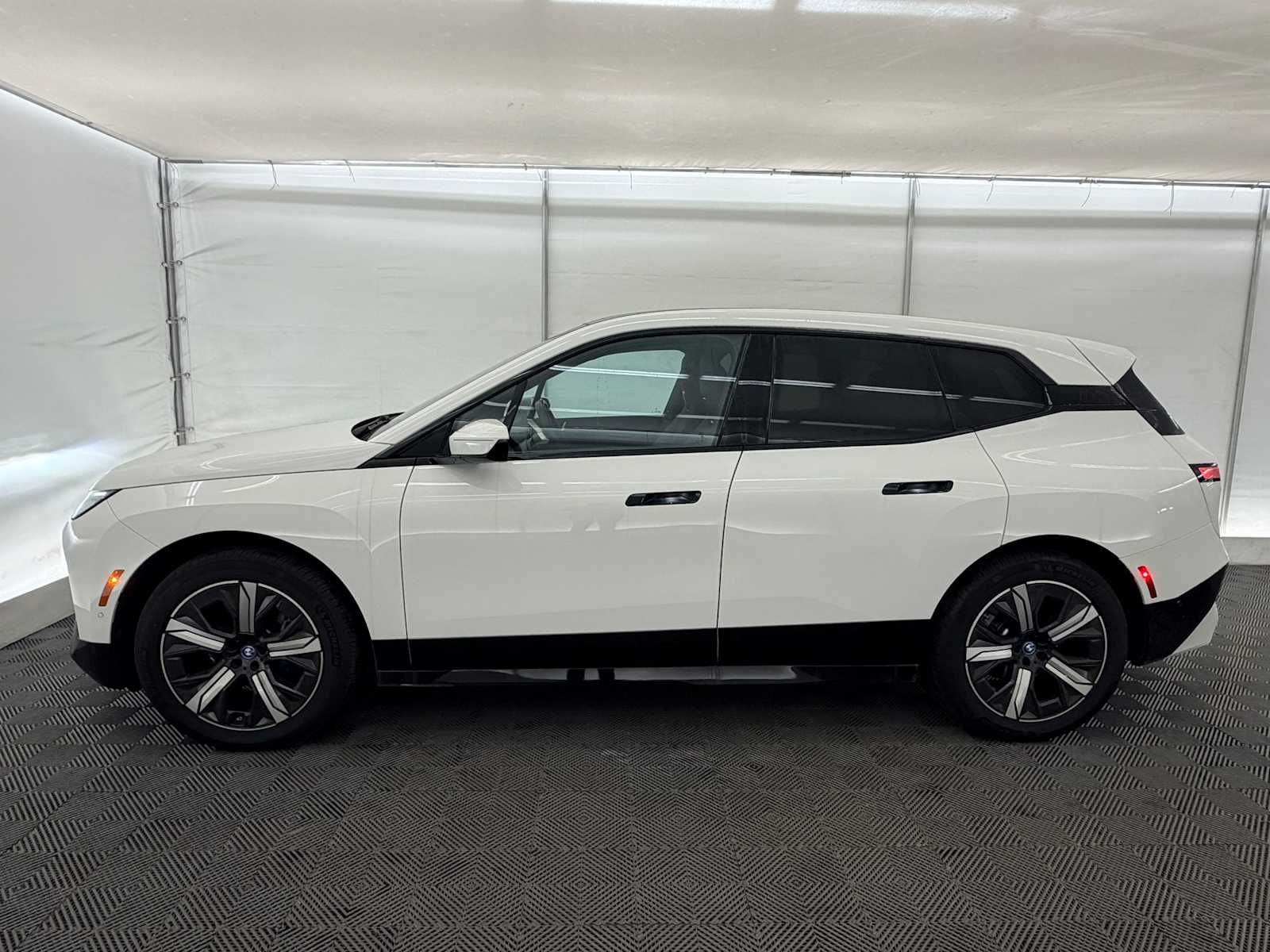 Thumbnail: 2023 BMW iX - 3