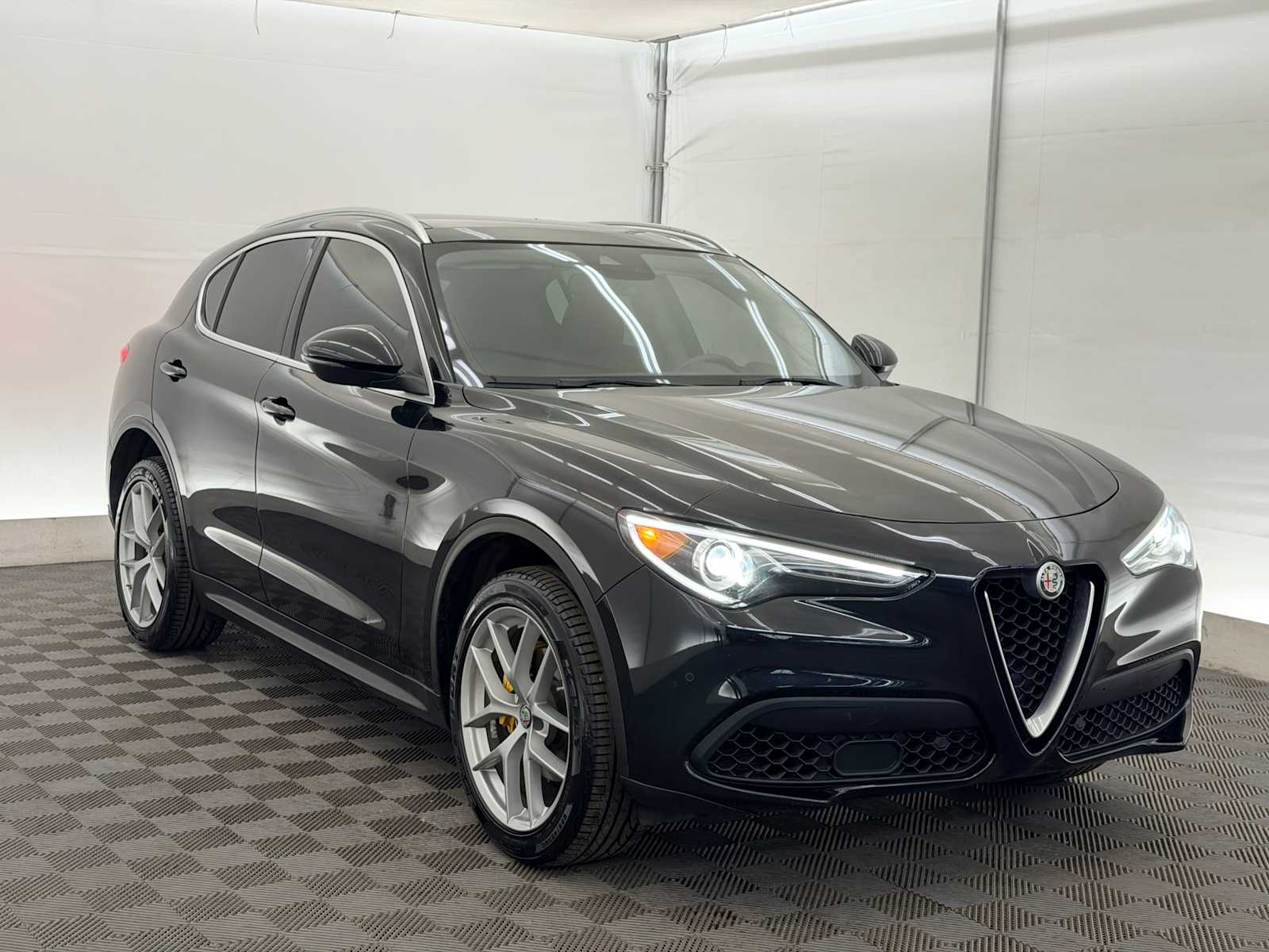 Thumbnail: 2018 Alfa Romeo Stelvio - 8
