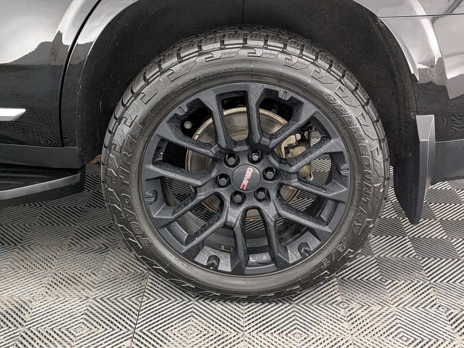 Thumbnail: 2023 GMC Yukon - 17