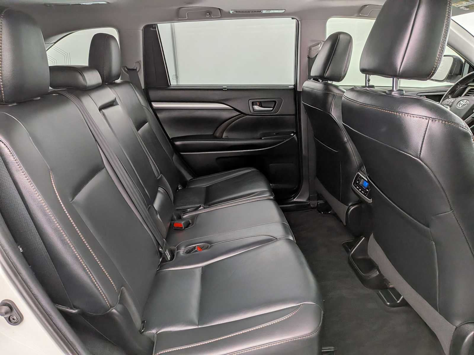 Thumbnail: 2019 Toyota Highlander - 21