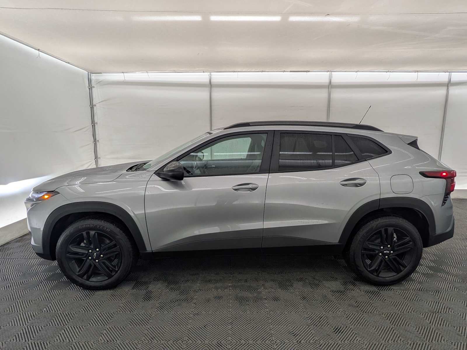 Thumbnail: 2025 Chevrolet Trax - 3