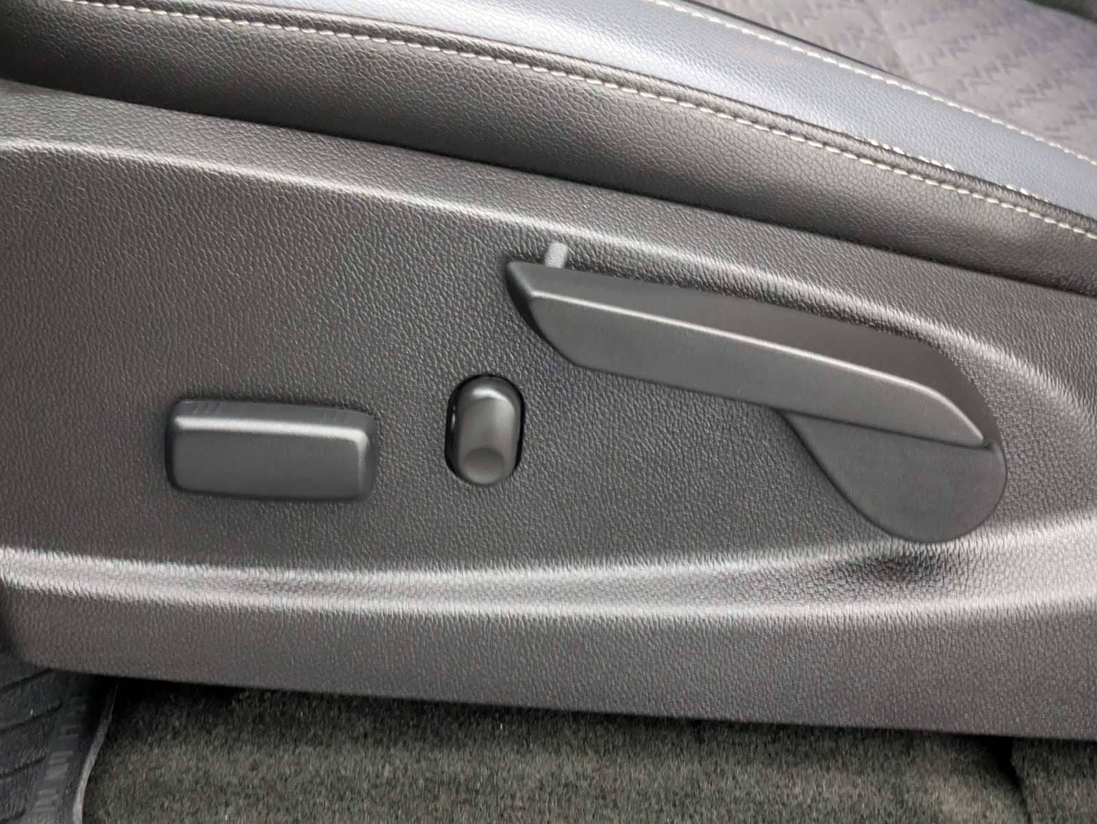 Thumbnail: 2018 Chevrolet Colorado - 17